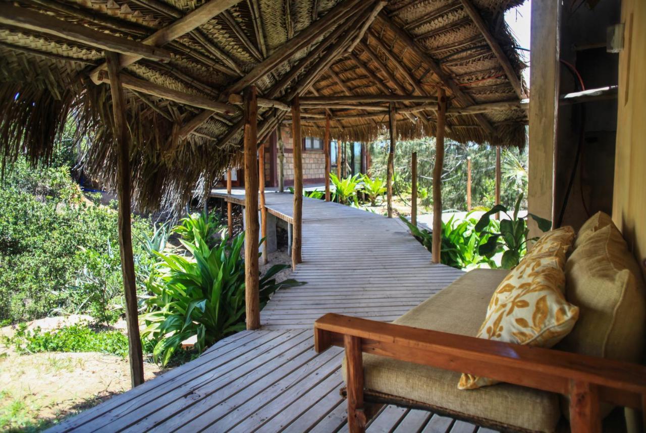 Tofinho Beach House Apartments อินฮัมเบอนี ภายนอก รูปภาพ